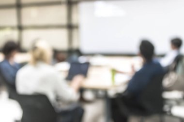 Bulanık ofis toplantısı arka plan iş adamları toplantı odasında çalışma grubu