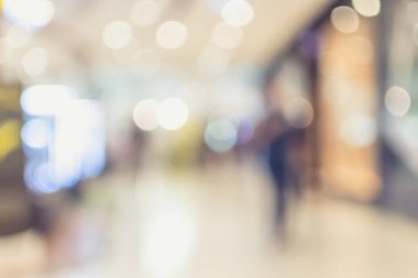 Perakende satış mağazası ve satış ürünleriyle lobi koridorunda bulanık alışveriş merkezi arka planı