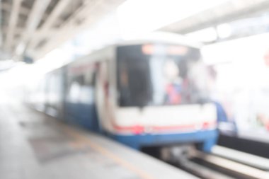 Bangkok Tayland 'ın hareket halindeki elektrik treninin bulanık arkaplanı