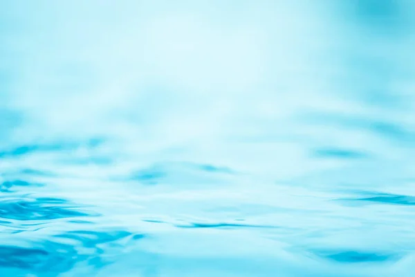 Smuga Woda Tło Faliste Czysta Woda Świetle Chłodnym Turkusowy Niebieski — Zdjęcie stockowe