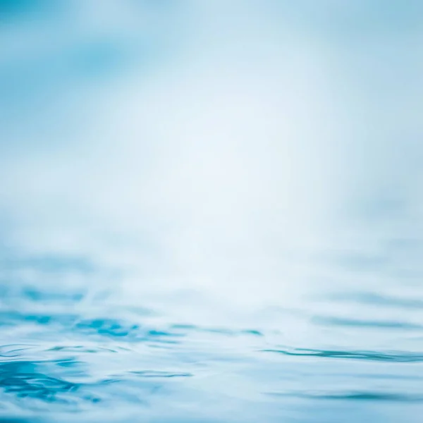 Smuga Woda Tło Faliste Czysta Woda Świetle Chłodnym Turkusowy Niebieski — Zdjęcie stockowe