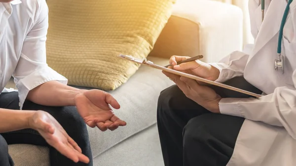 Psychiatr Nebo Lékař Gynekolog Poradenství Diagnostické Vyšetření Zdraví Pacientky Klinice — Stock fotografie