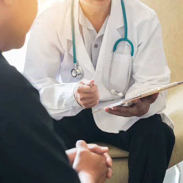 Paciente Sexo Masculino Consulta Com Médico Psiquiatra Que Trabalha Exame — Fotografia de Stock