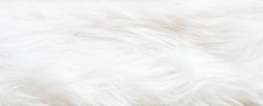 Beyaz kürklü yumuşacık yün kumaş arka plan ve Noel Baba 'nın Noel Baba moda kıyafet kostüm parçası ve Xmas dekorasyon unsuru için şapka aksesuarı