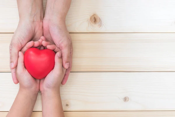 Ich Liebe Dich Mom Muttertagsfeier Mit Frau Hält Kleine Kinderhände — Stockfoto