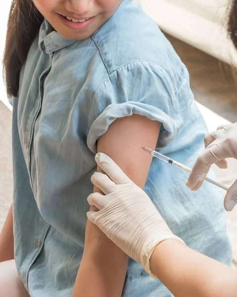 Immunisering Och Vaccination För Förebyggande Småbarnsflickor — Stockfoto