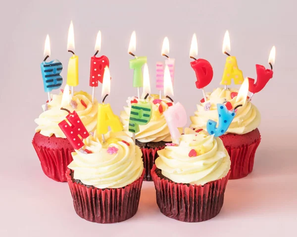 Τούρτα Γενεθλίων Cupcake Χαριτωμένο Κερί Αναμμένο Για Την Επέτειο Της — Φωτογραφία Αρχείου