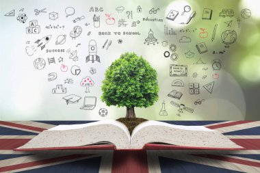 Bilgi ağacı ders kitabında İngiltere 'nin büyük Britanya bayrağı desenli ahşap masasında İngilizce okuma yazma kavramı için karalama ile büyüyor.