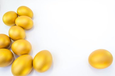 Altın yumurta fırsat konsepti ve zengin olma şansı.