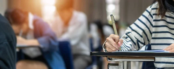 Exame Escola Com Aluno Fazendo Teste Admissão Educacional Sala Aula — Fotografia de Stock