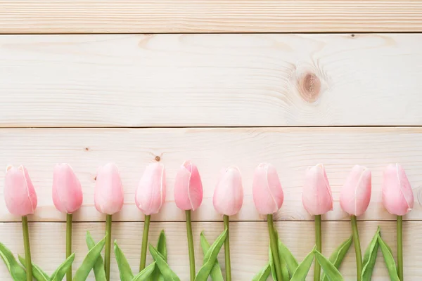 Fondo Flor Primavera Con Hermoso Tulipán Rosa Marco Madera Blanca —  Fotos de Stock