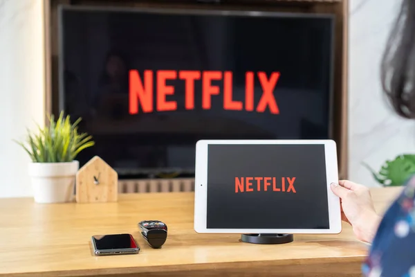 Bangkok Thailand February 2020 Netflix App Logo Ipad Screen Sharing — Stock Photo, Image