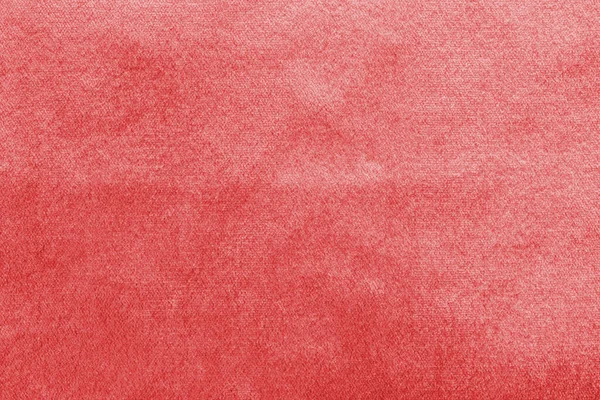 红色天鹅绒背景或天鹅绒法兰绒质地 由棉或羊毛制成 软软绒绒缎子织物 玫瑰金黄色金属色材料 — 图库照片