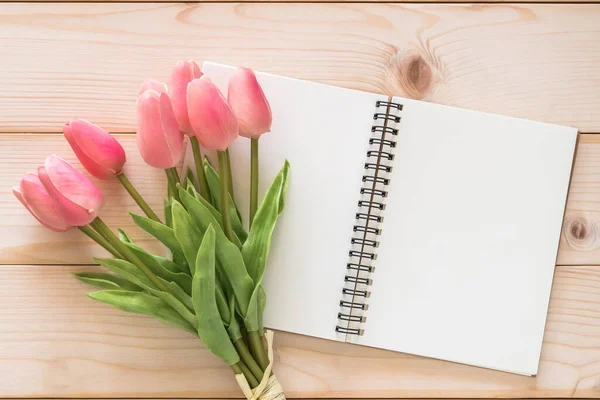 Flor Tulipán Con Fondo Blanco Página Del Libro Notas Blanco —  Fotos de Stock