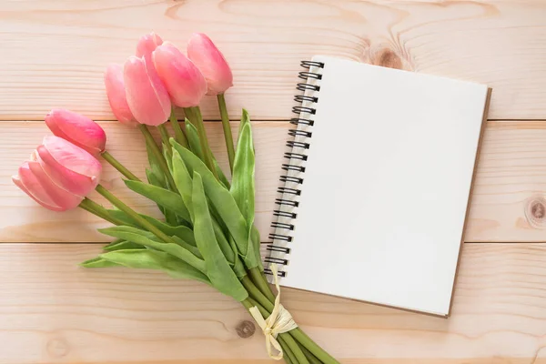 Flor Tulipán Con Fondo Blanco Página Del Libro Notas Blanco —  Fotos de Stock