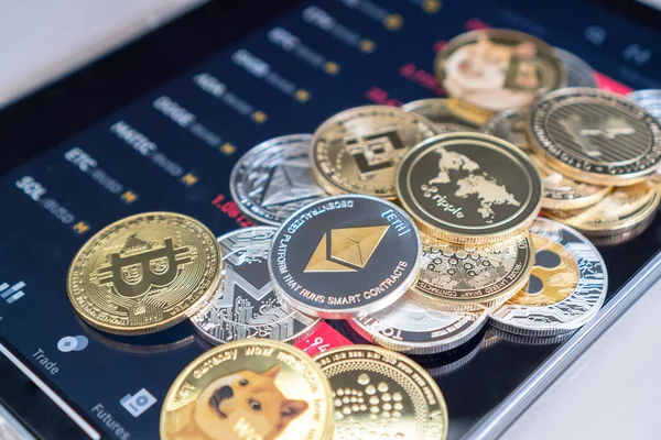 Criptomoneda Aplicación Comercio Binance Bitcoin Btc Con Bnb Ethereum Dogecoin — Foto de Stock