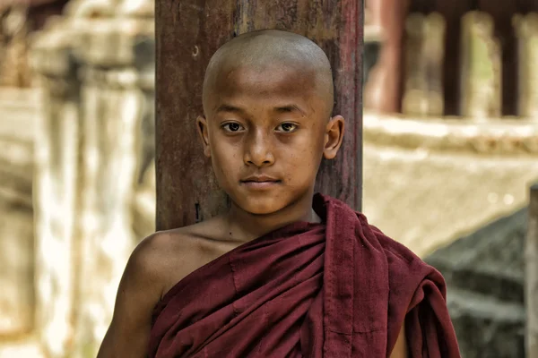 ビルマで初心者の少年僧 — ストック写真