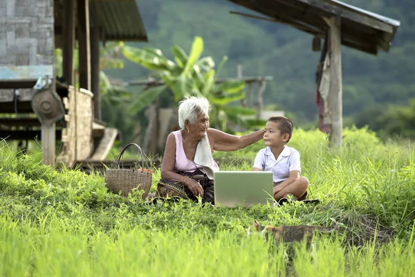 Éducation Grand-mère et petit-fils — Photo