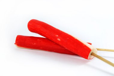 Suimi Yengeç beyaz arka plan üzerinde sopa