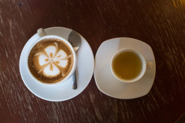 Koffiekop en theekopje — Stockfoto