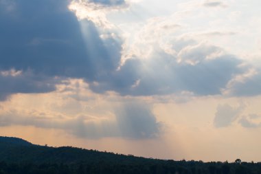 Güneş ışığıyla gün batımı 
