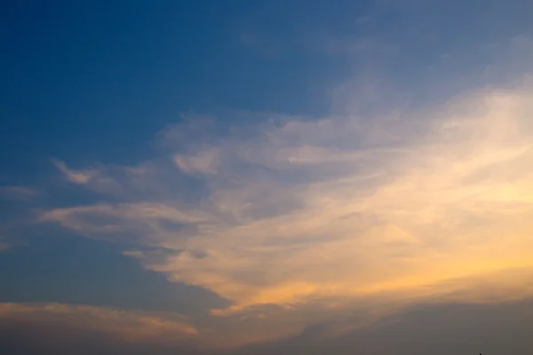 夕焼け空の青色背景テクスチャ — ストック写真