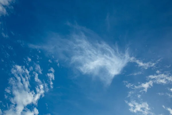 Cirrus Clounds en el cielo —  Fotos de Stock