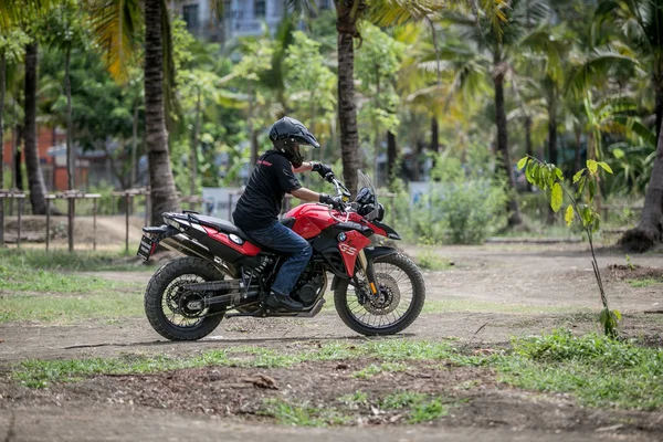 BMW MOTORAT TAILANDIA Enseñanza de conducción BMW GS 800 en junio 6, 2015 — Foto de Stock