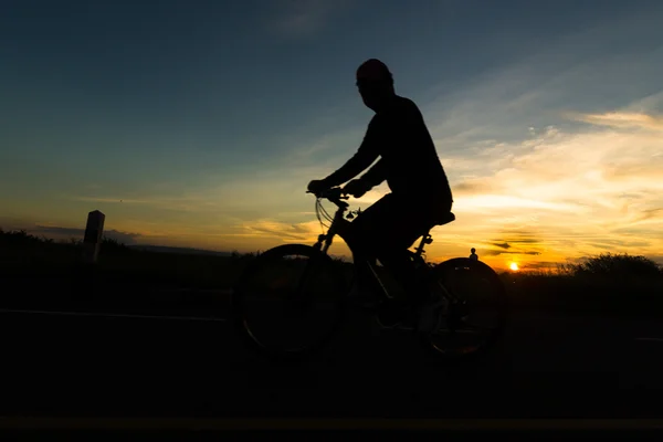 Los hombres borrosos son ciclistas — Foto de Stock