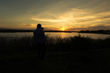 Siluet adam fotoğrafçı