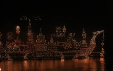 Reua Fai veya ışıklı tekne alayı Nakhon Phanom