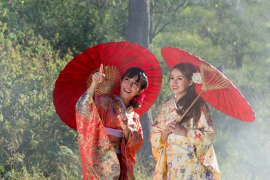 Japon kimono kadın arıyor