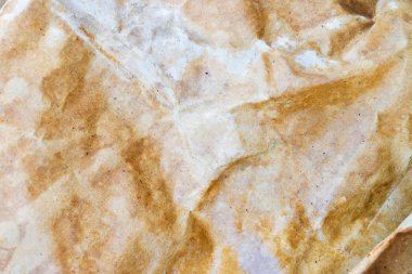 Buruşuk ıslak kahverengi kağıt