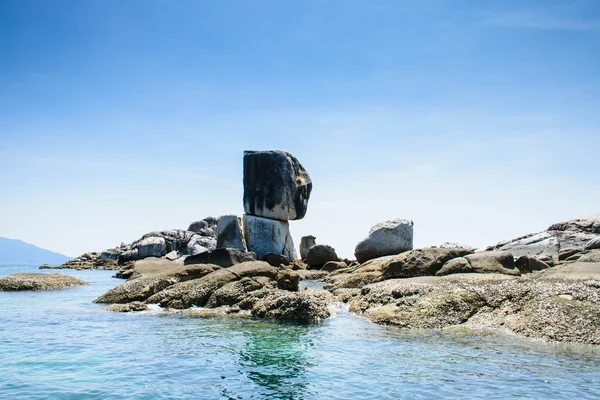 Solapamiento de piedra en la isla kohhinson Tailandia — Foto de Stock