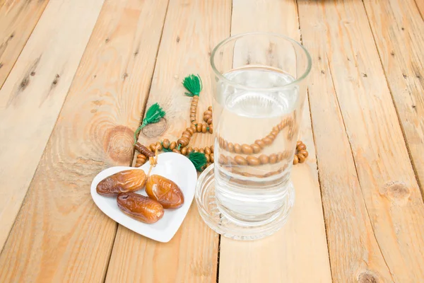 hurma ahşap üzerine.