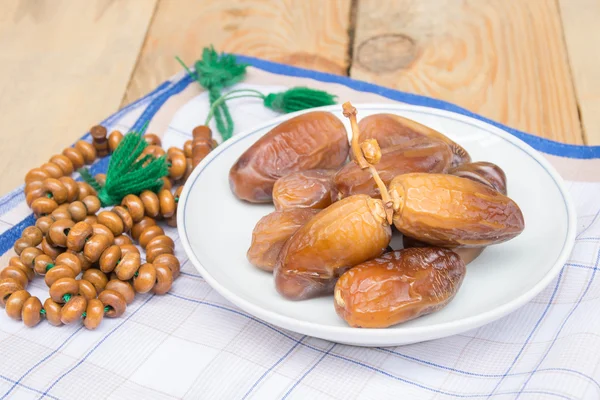 Palmera datilera en la madera . — Foto de Stock