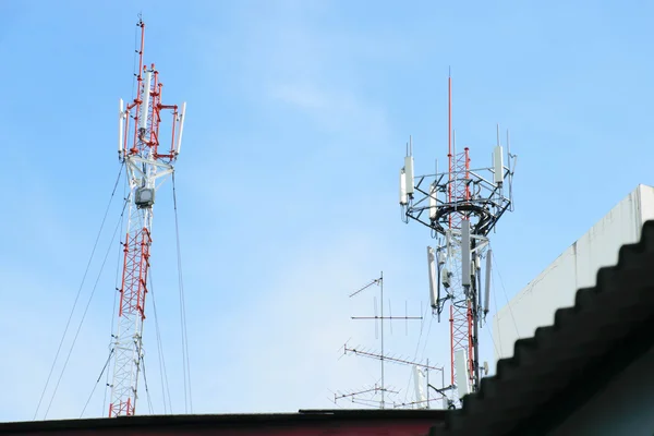 Uydu çanakları apartman telekomünikasyon için