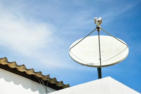 Uydu çanakları apartman telekomünikasyon için