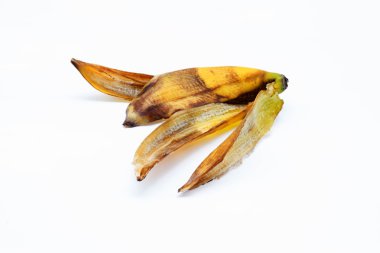 Beyaz arkaplanda muz kabuğu