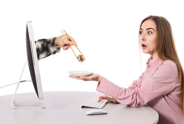 Internet yemek siparişi ve teslimatı genç kadın Öğle Yemeği 
