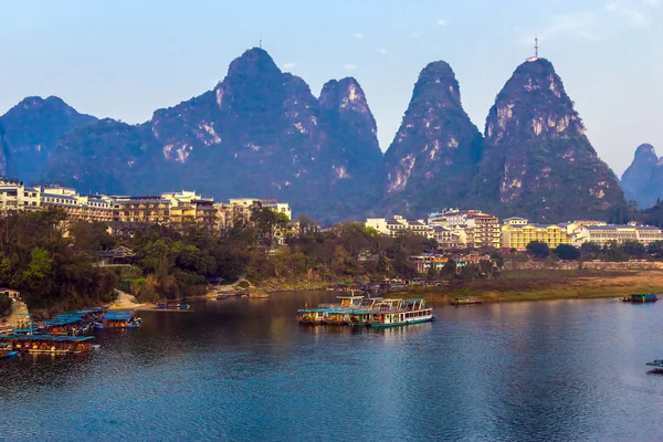 Перегляд курортному місті Guilin в центрі Китаю — стокове фото