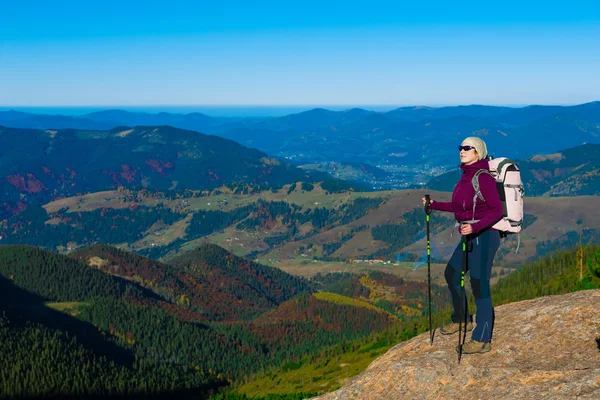 Hiker Staying on High Rock and Mountain View with Autumnal Forest — Stock Photo, Image