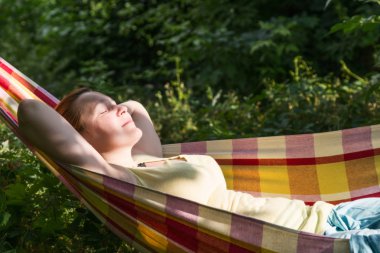 Bizzat Brandası rahatlatıcı yaz bahçe tarafında görünümü