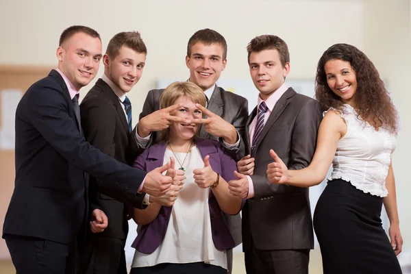 Groep van mensen uit het bedrijfsleven lachen — Stockfoto