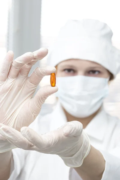 Female doctor explores the new medicine — Stock Photo, Image