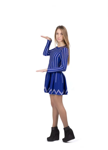 Young lady shows size or length of something with her hands — Stock Photo, Image