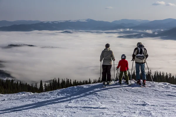 People observing mountain scenery — Stock Photo, Image