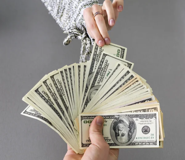 Picking cash note of the hands of husband — Stock Photo, Image