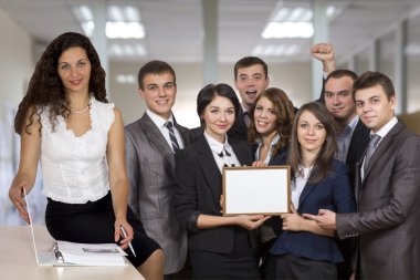 Mutlu iş takım açık alan office arka planda