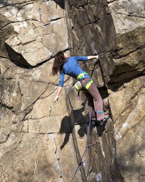 Brunette arrampicatrice femminile — Foto Stock